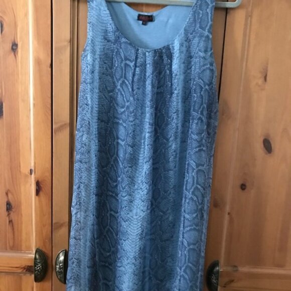 Dresses & Skirts - Silk Dress  , made in Italy,  size M, Excellent condition !